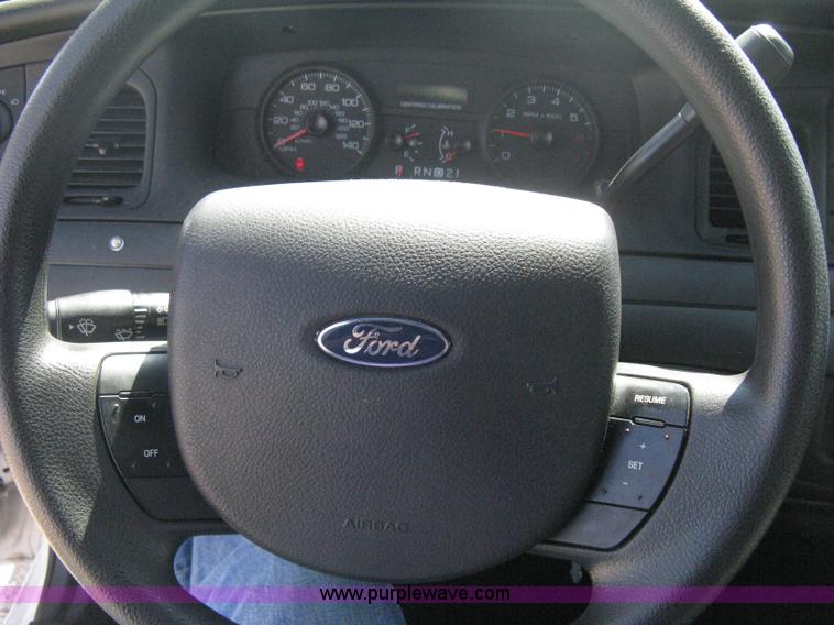 image for item B8318 2007 Ford Crown Victoria Police Interceptor