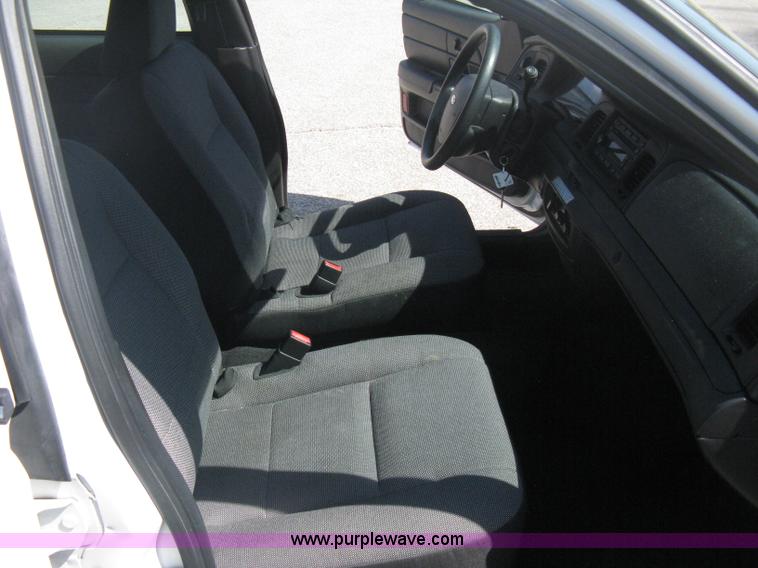 image for item B8318 2007 Ford Crown Victoria Police Interceptor