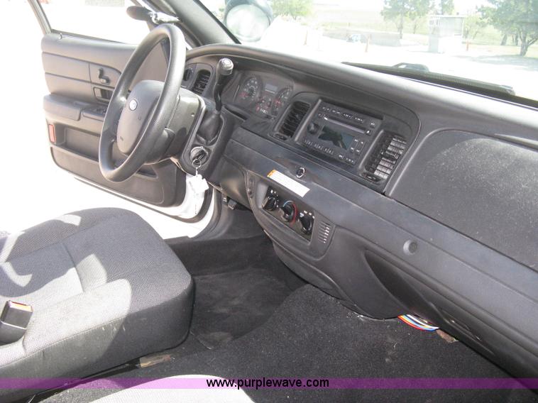 image for item B8318 2007 Ford Crown Victoria Police Interceptor