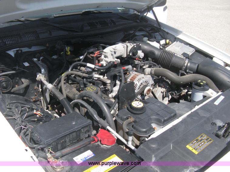 image for item B8318 2007 Ford Crown Victoria Police Interceptor