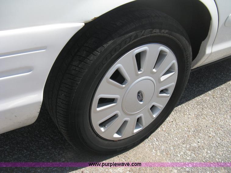 image for item B8318 2007 Ford Crown Victoria Police Interceptor