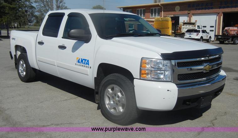 image for item D4873 2008 Chevrolet Silverado 1500 LT Crew Cab pickup truck
