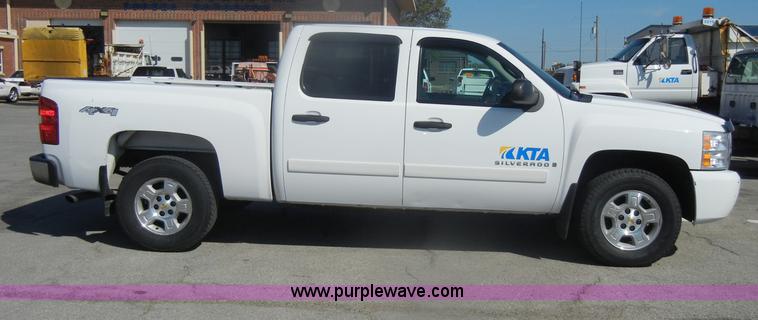 image for item D4873 2008 Chevrolet Silverado 1500 LT Crew Cab pickup truck