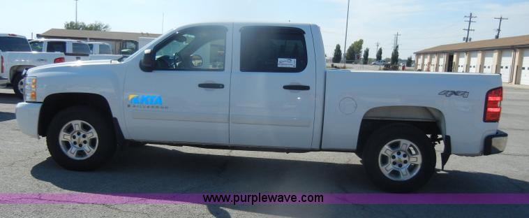 image for item D4873 2008 Chevrolet Silverado 1500 LT Crew Cab pickup truck