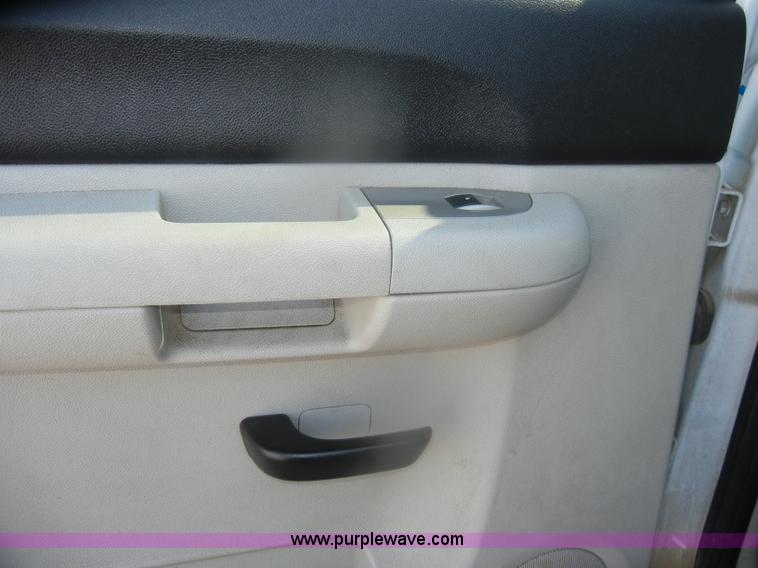 image for item D4873 2008 Chevrolet Silverado 1500 LT Crew Cab pickup truck