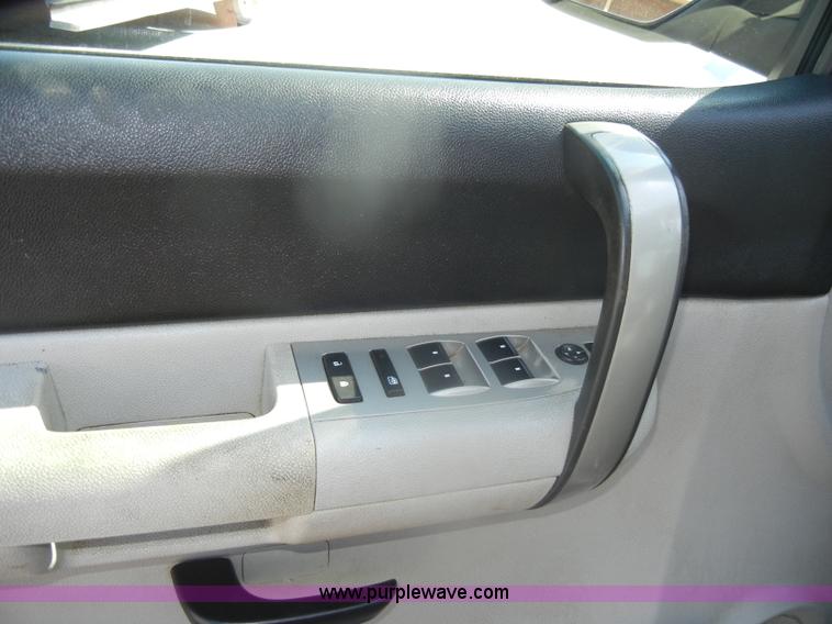 image for item D4873 2008 Chevrolet Silverado 1500 LT Crew Cab pickup truck