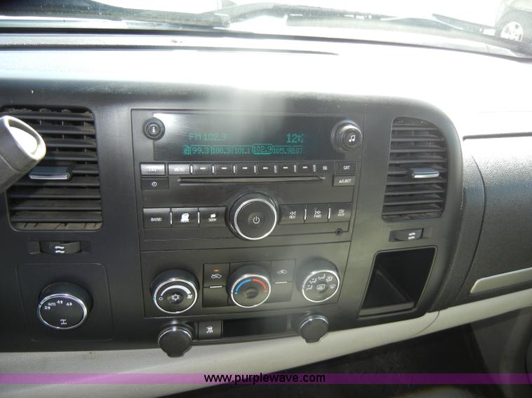 image for item D4873 2008 Chevrolet Silverado 1500 LT Crew Cab pickup truck