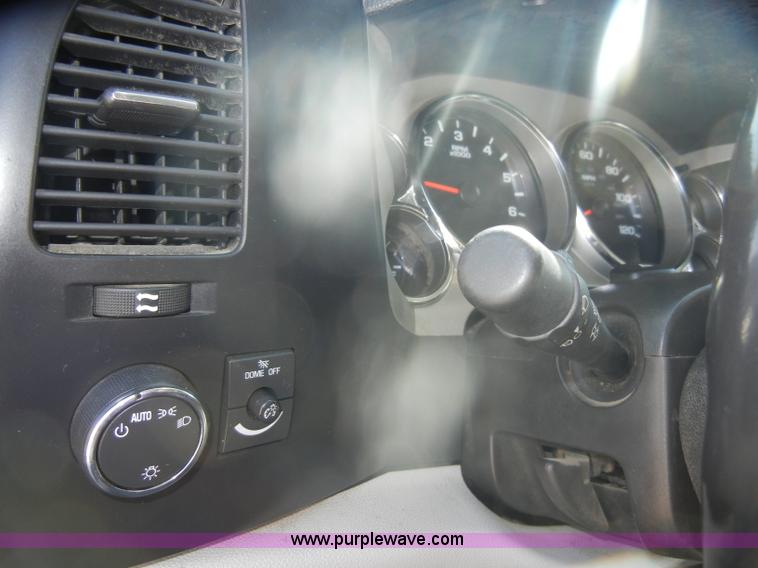 image for item D4873 2008 Chevrolet Silverado 1500 LT Crew Cab pickup truck