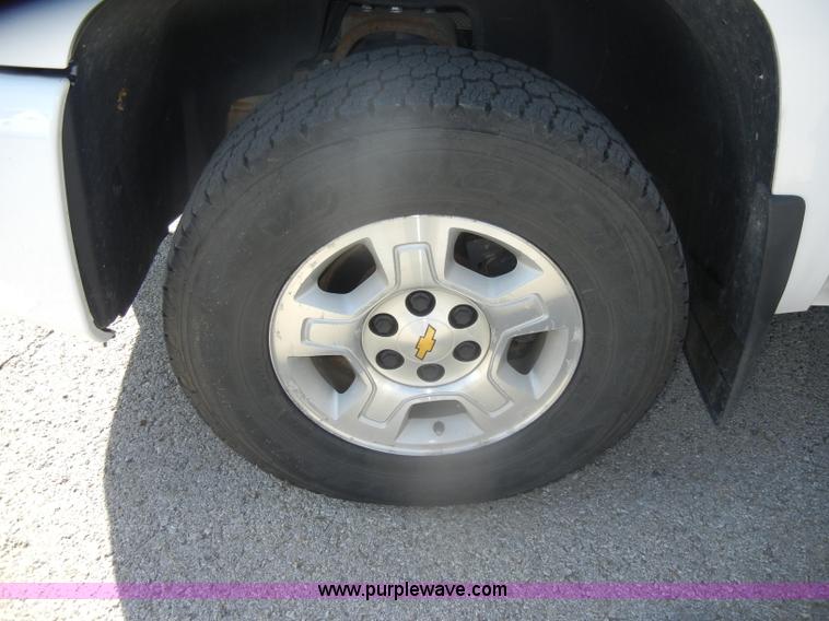 image for item D4873 2008 Chevrolet Silverado 1500 LT Crew Cab pickup truck