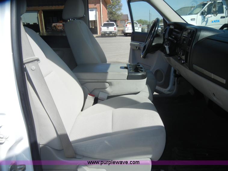 image for item D4873 2008 Chevrolet Silverado 1500 LT Crew Cab pickup truck