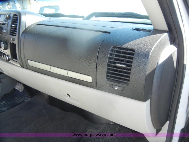 image for item D4873 2008 Chevrolet Silverado 1500 LT Crew Cab pickup truck