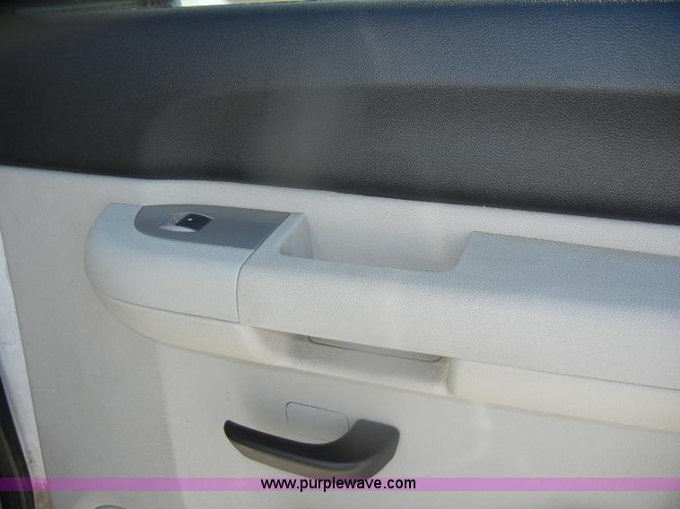 image for item D4873 2008 Chevrolet Silverado 1500 LT Crew Cab pickup truck