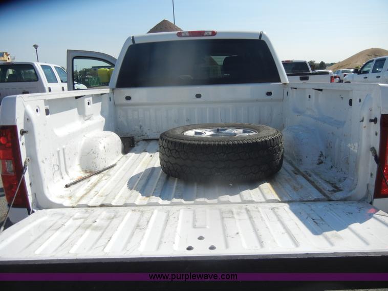 image for item D4873 2008 Chevrolet Silverado 1500 LT Crew Cab pickup truck