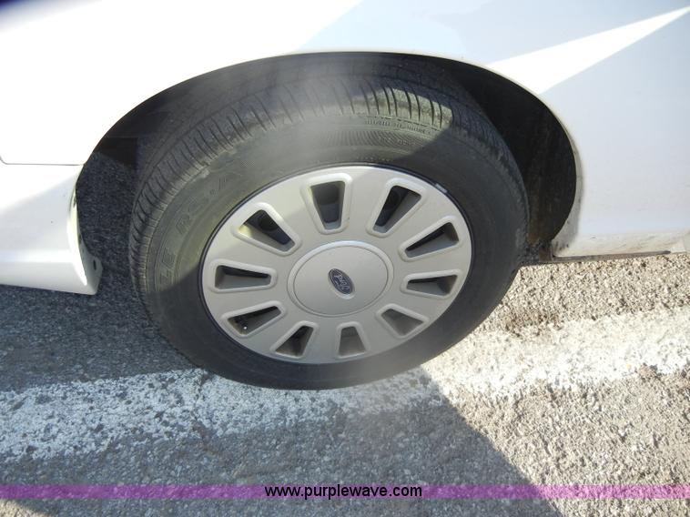 image for item D4939 2007 Ford Crown Victoria Police Interceptor