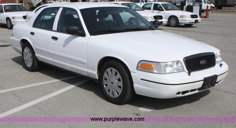 image for item F2618 2008 Ford Crown Victoria Police Interceptor