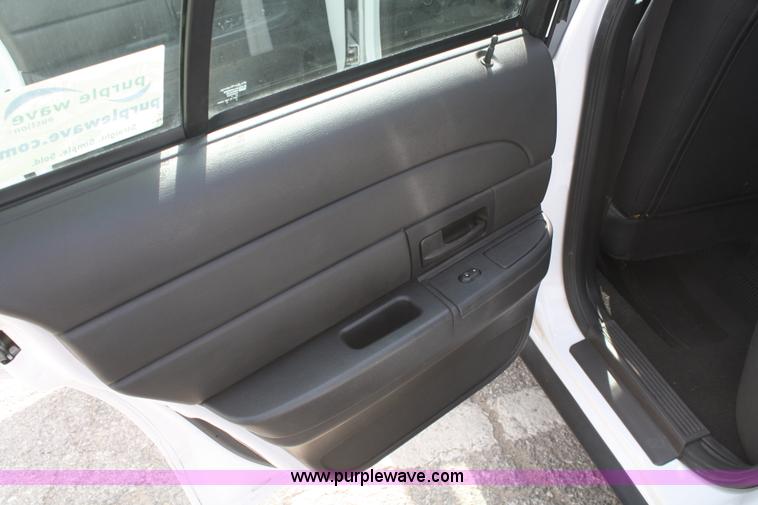 image for item F2618 2008 Ford Crown Victoria Police Interceptor