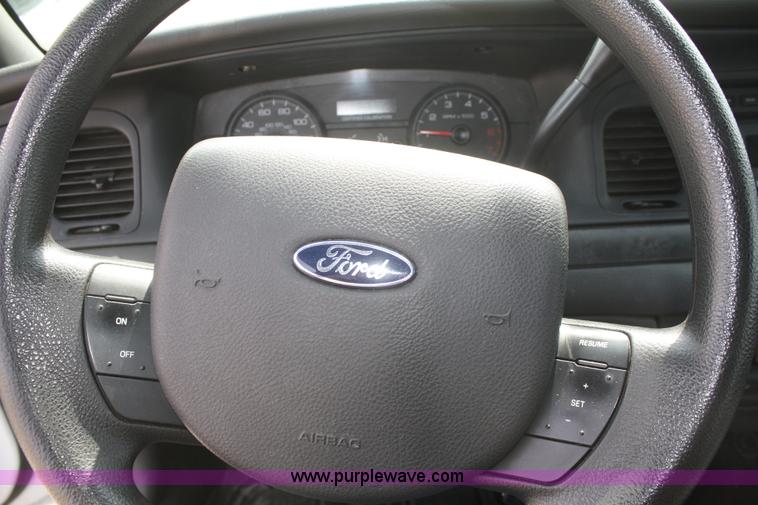 image for item F2618 2008 Ford Crown Victoria Police Interceptor