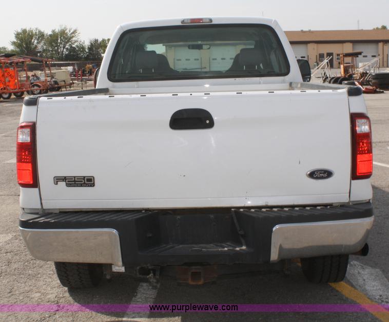 image for item F2619 2006 Ford F250 Super Duty Crew Cab pickup truck