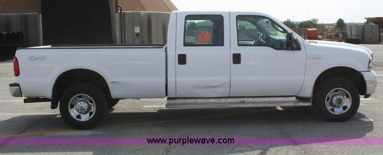 image for item F2619 2006 Ford F250 Super Duty Crew Cab pickup truck