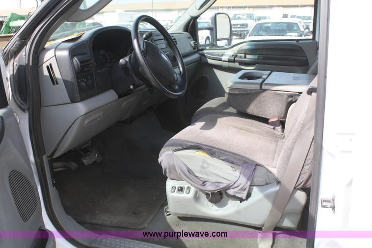 image for item F2619 2006 Ford F250 Super Duty Crew Cab pickup truck