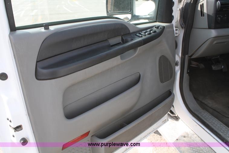 image for item F2619 2006 Ford F250 Super Duty Crew Cab pickup truck