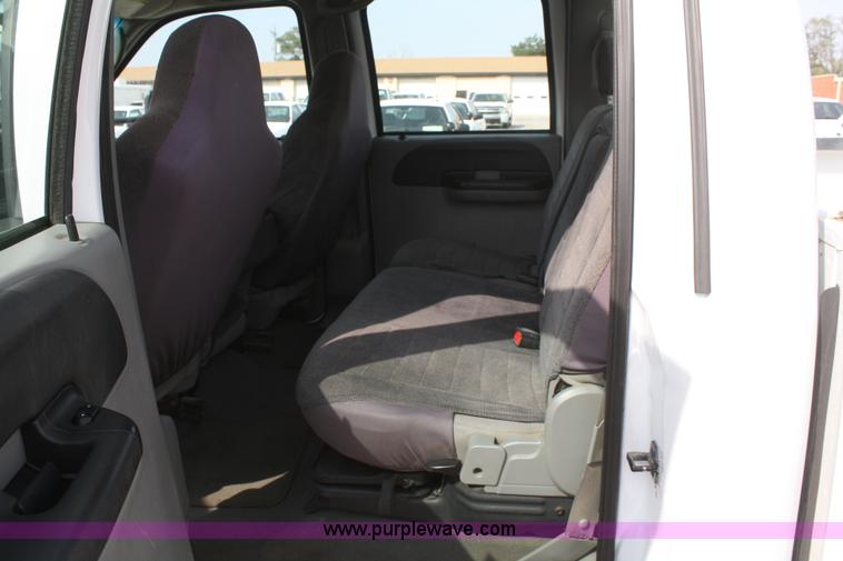 image for item F2619 2006 Ford F250 Super Duty Crew Cab pickup truck