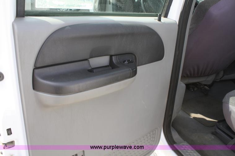 image for item F2619 2006 Ford F250 Super Duty Crew Cab pickup truck