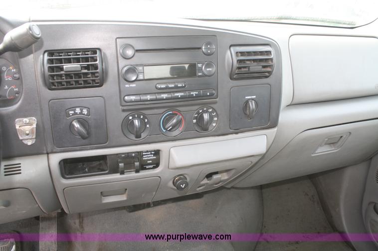 image for item F2619 2006 Ford F250 Super Duty Crew Cab pickup truck