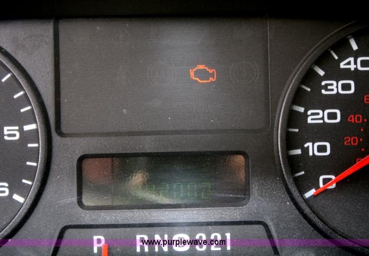 image for item F2619 2006 Ford F250 Super Duty Crew Cab pickup truck