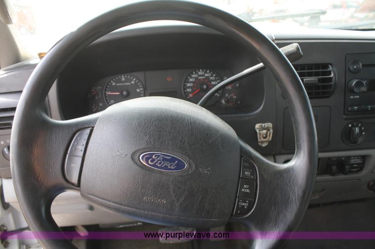 image for item F2619 2006 Ford F250 Super Duty Crew Cab pickup truck