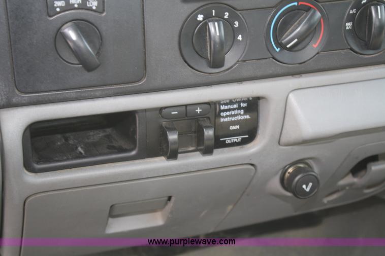 image for item F2619 2006 Ford F250 Super Duty Crew Cab pickup truck