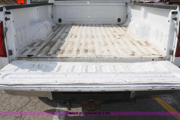 image for item F2619 2006 Ford F250 Super Duty Crew Cab pickup truck