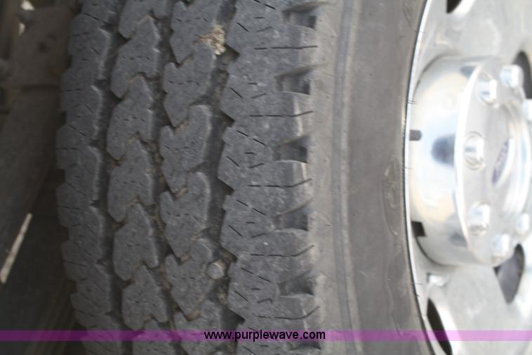 image for item F2619 2006 Ford F250 Super Duty Crew Cab pickup truck