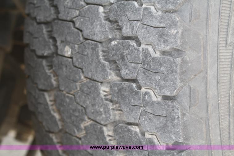 image for item F2619 2006 Ford F250 Super Duty Crew Cab pickup truck