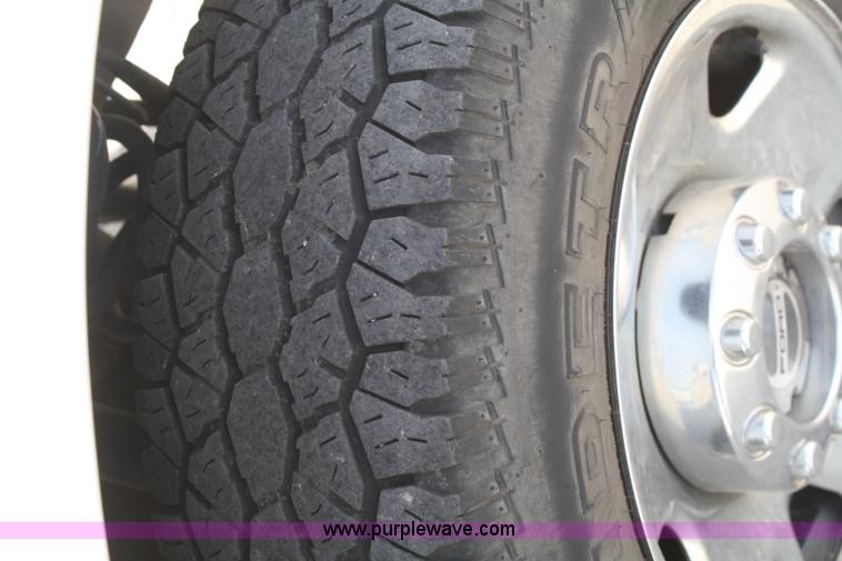 image for item F2619 2006 Ford F250 Super Duty Crew Cab pickup truck