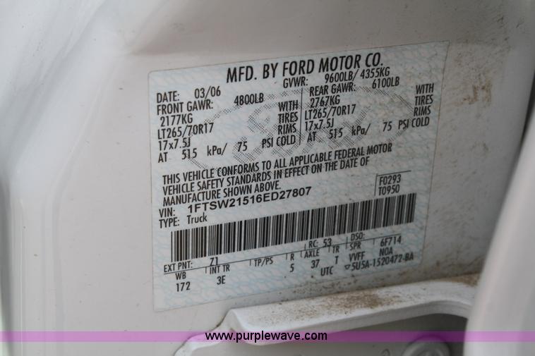 image for item F2619 2006 Ford F250 Super Duty Crew Cab pickup truck