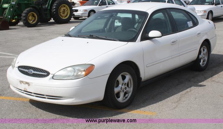 image for item F2621 2003 Ford Taurus SE