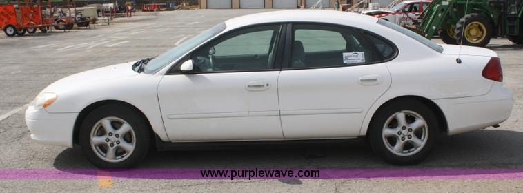 image for item F2621 2003 Ford Taurus SE