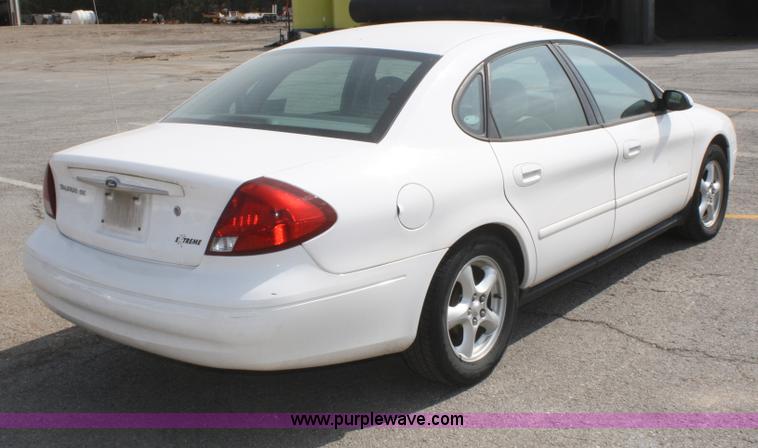 image for item F2621 2003 Ford Taurus SE