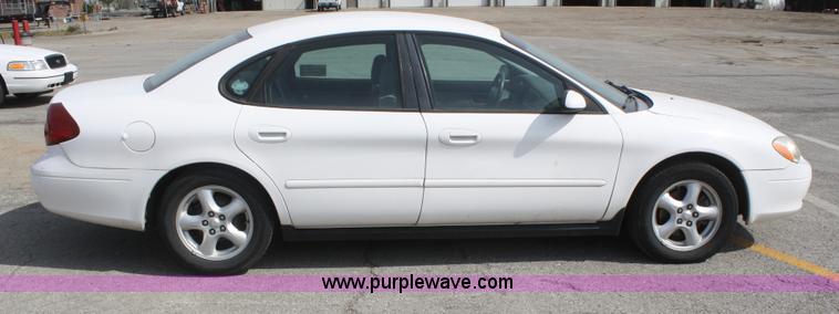 image for item F2621 2003 Ford Taurus SE