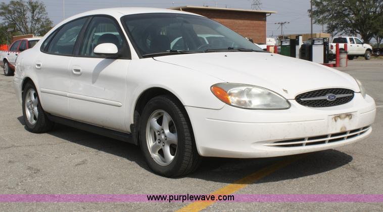 image for item F2621 2003 Ford Taurus SE