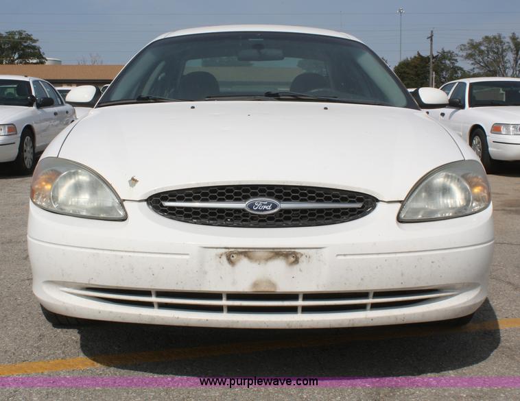 image for item F2621 2003 Ford Taurus SE