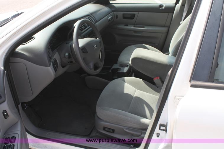image for item F2621 2003 Ford Taurus SE