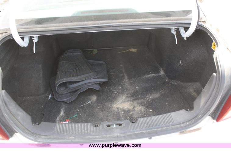 image for item F2621 2003 Ford Taurus SE