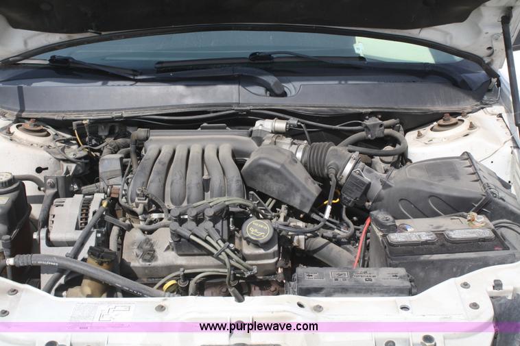 image for item F2621 2003 Ford Taurus SE