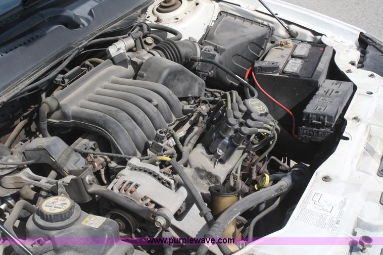 image for item F2621 2003 Ford Taurus SE