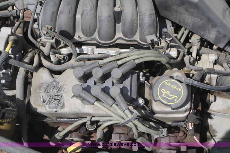 image for item F2621 2003 Ford Taurus SE