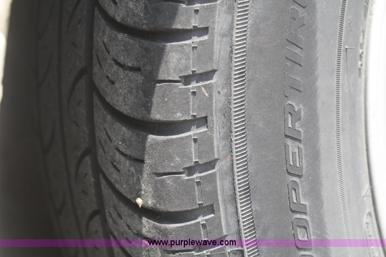 image for item F2621 2003 Ford Taurus SE