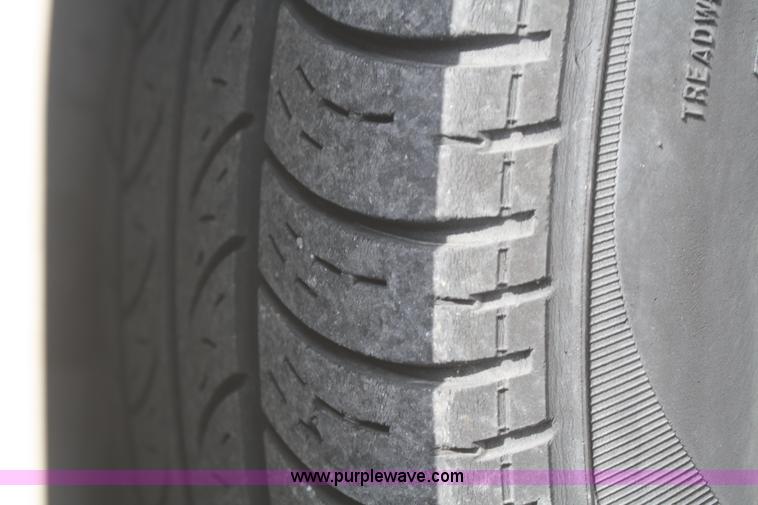 image for item F2621 2003 Ford Taurus SE