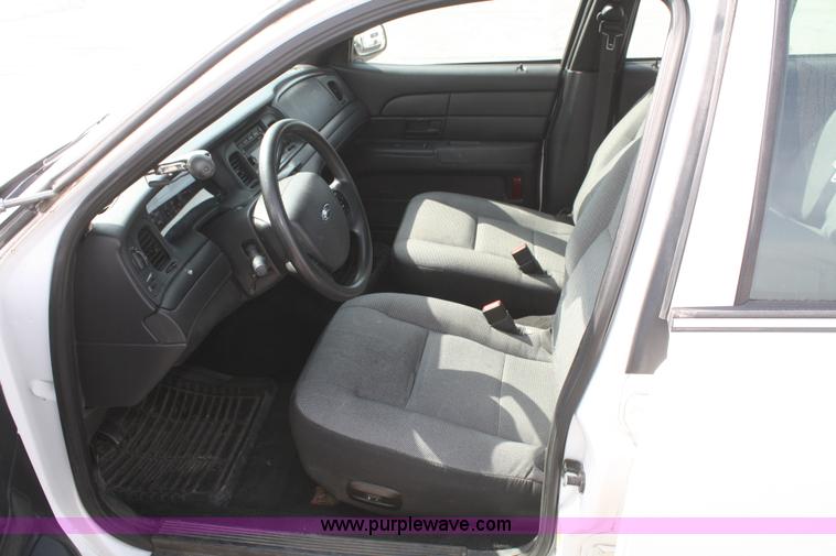 image for item F2622 2008 Ford Crown Victoria Police Interceptor